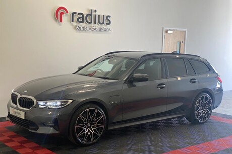 BMW 3 Series 2.0 330e 12kWh SE Pro Touring Auto Euro 6 (s/s) 5dr (Estate)