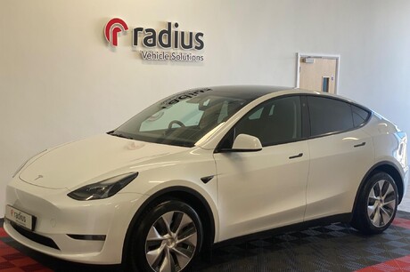 Tesla Model Y (Dual Motor) Long Range Auto 4WDE 5dr (SUV)