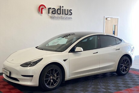 Tesla Model 3 Auto RWD 4dr (Saloon)